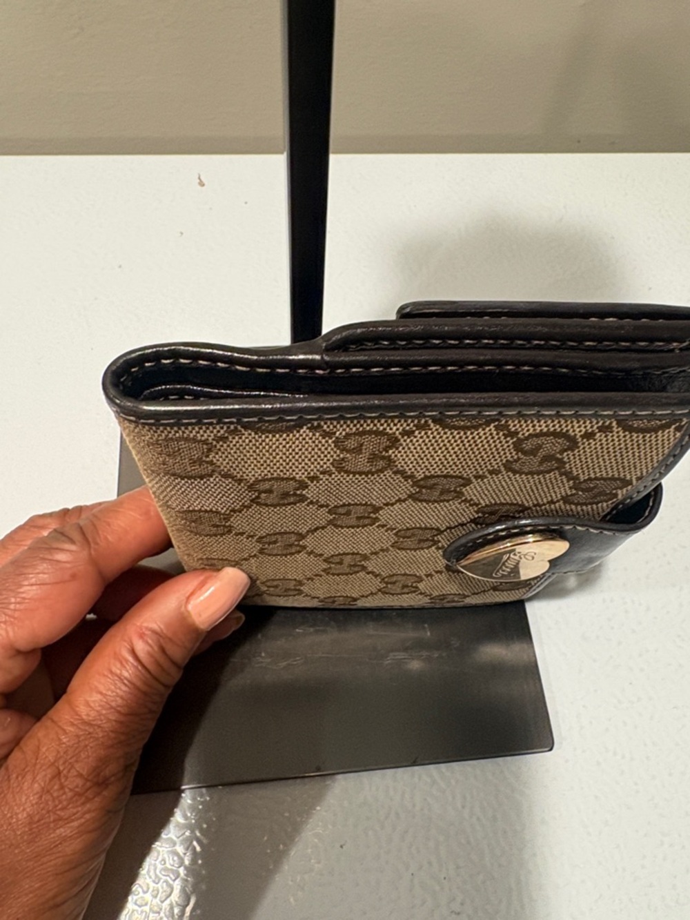 Pre- Owned Vintage Gucci GG Canvas Heart Shape Compact Bi- fold Wallet - Picture 9 of 11